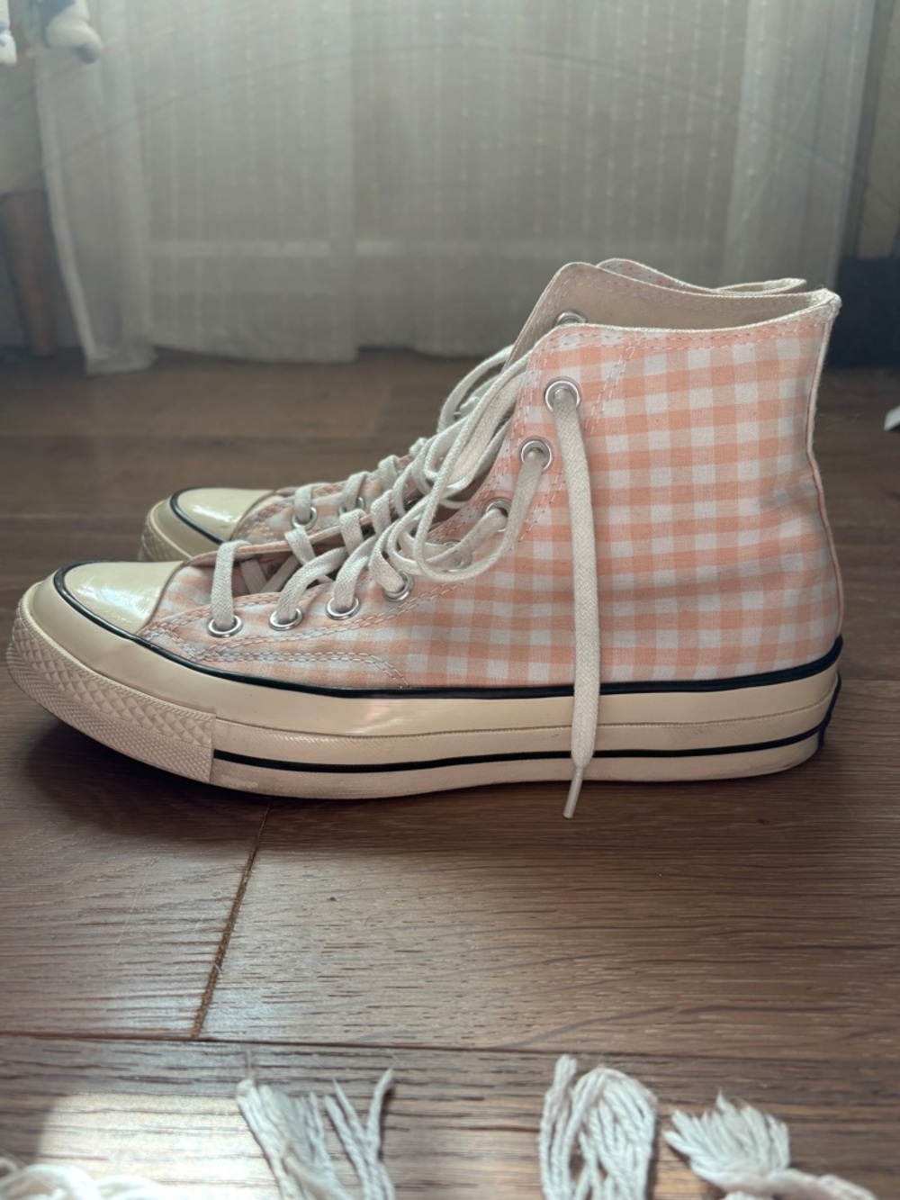 Pink gingham Converse size 7.5 in men’s